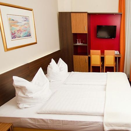 Hotel Tourist Frankfurt am Main Exteriör bild