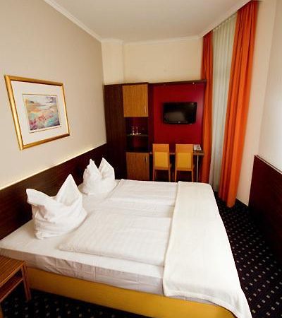 Hotel Tourist Frankfurt am Main Exteriör bild