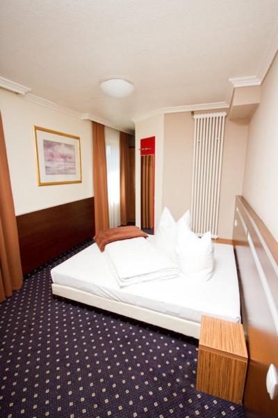Hotel Tourist Frankfurt am Main Rum bild