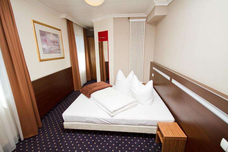 Hotel Tourist Frankfurt am Main Rum bild