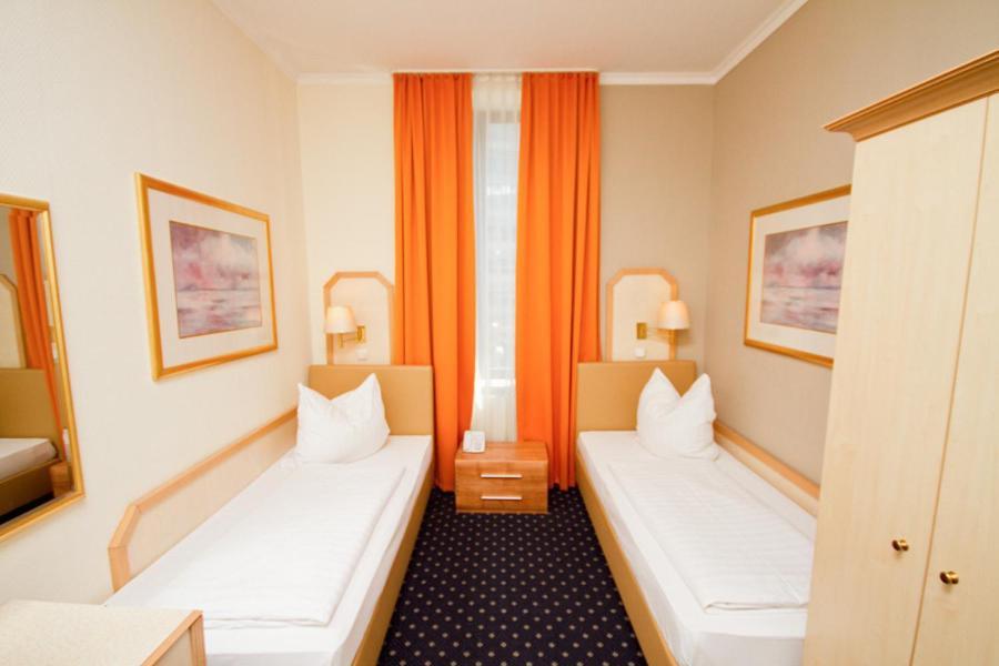 Hotel Tourist Frankfurt am Main Rum bild